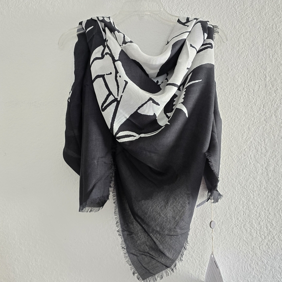 Givenchy Large Skull and Star Scarf Black - Picture 2 of 5